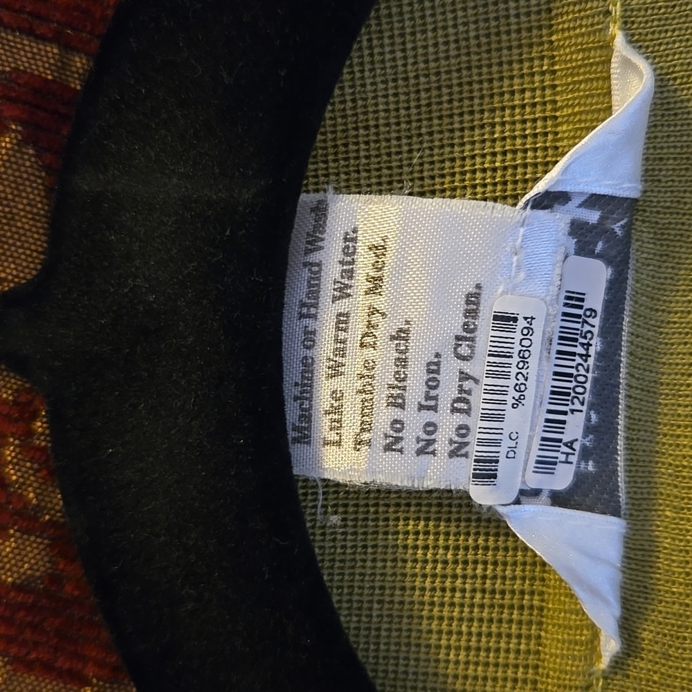 Misook-Knit chartreuse sweater with black trim Size M. - Picture 12 of 12